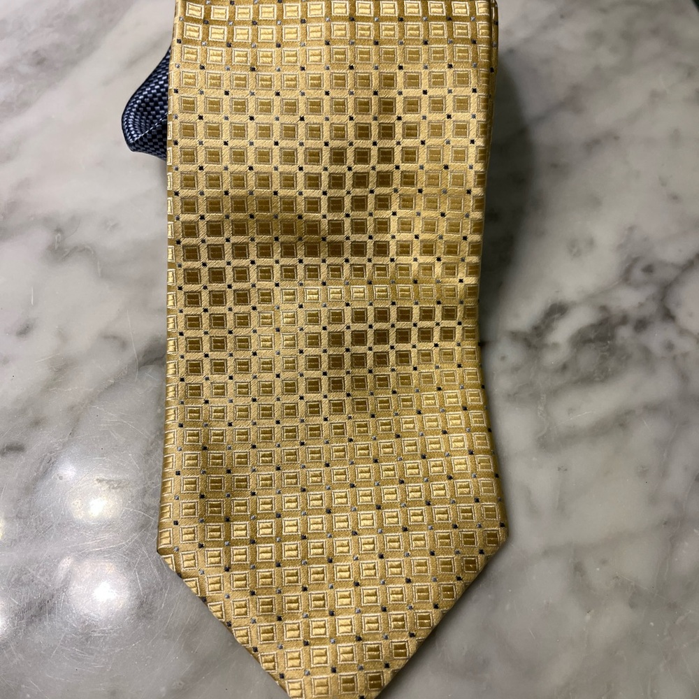 Tommy Hilfiger Gold Geometric Tie